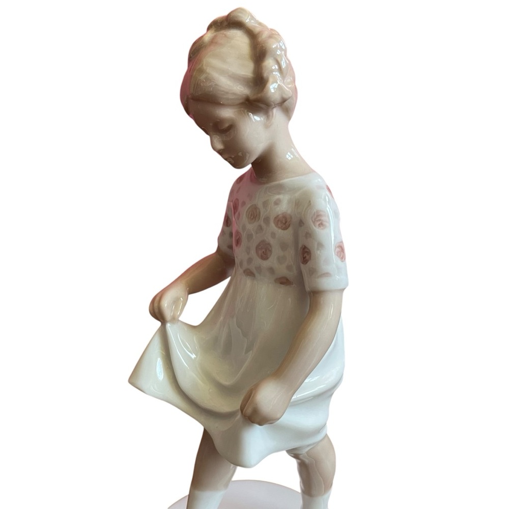 Bing and Grondahl B&G Girl Dancing Learning The Steps Figurine #1794 Denmark - Picture 3 of 9